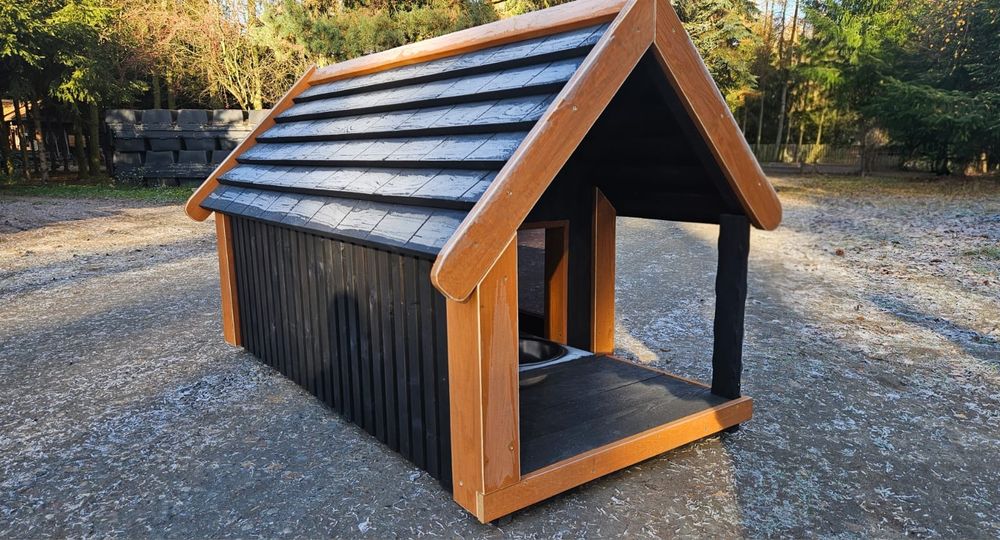 Buda dla psa z tarasem oknem i miskami 180kg wagi