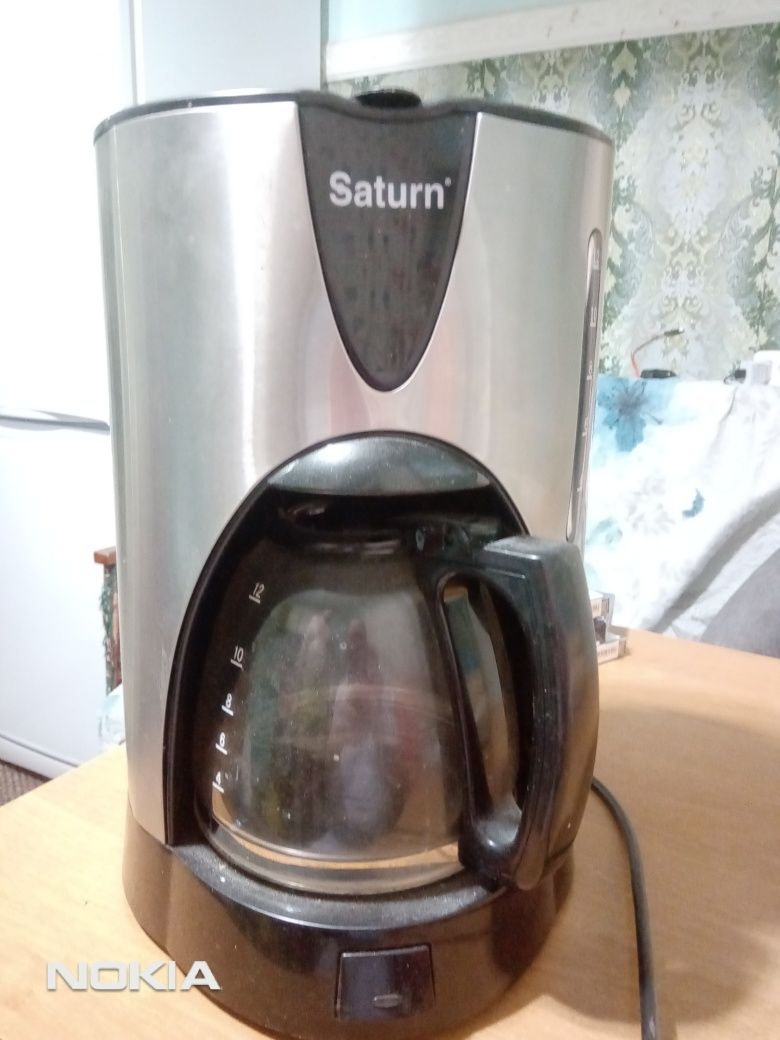 Продам кавоварку Saturn. Торг.