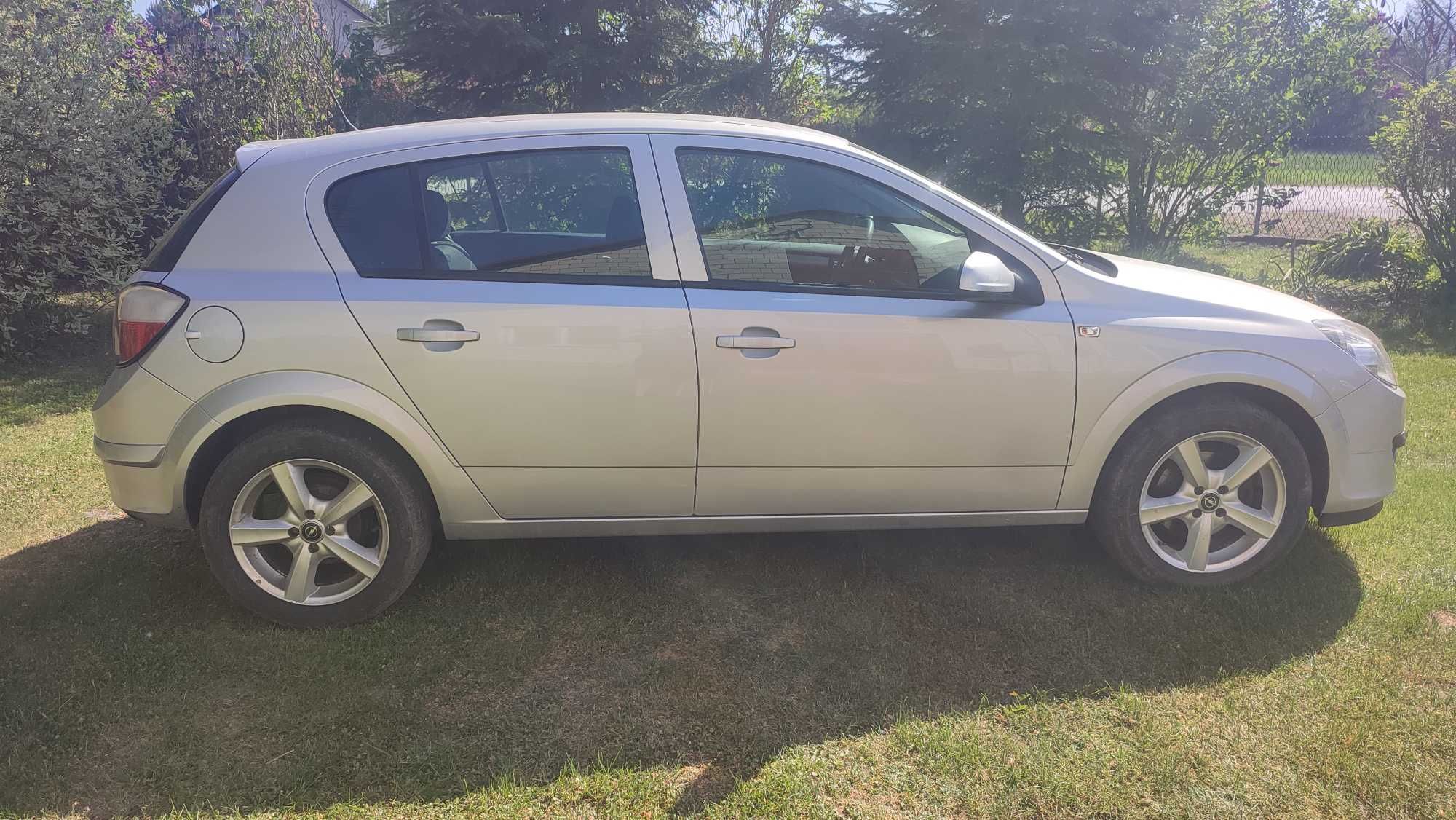 Opel Astra H  1.6 105KM