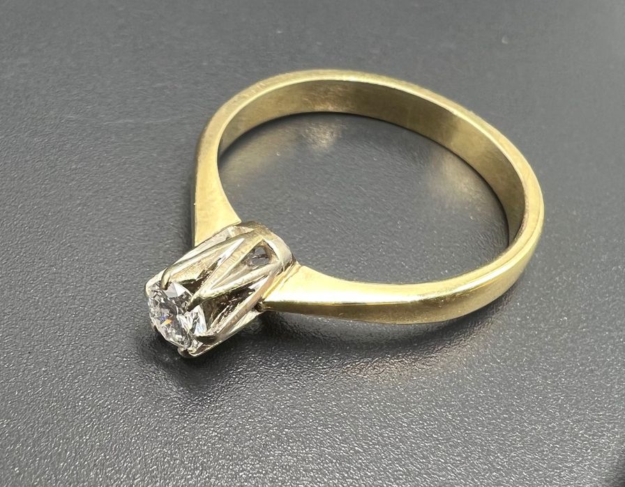 Каблучка золота 585 з діамантом