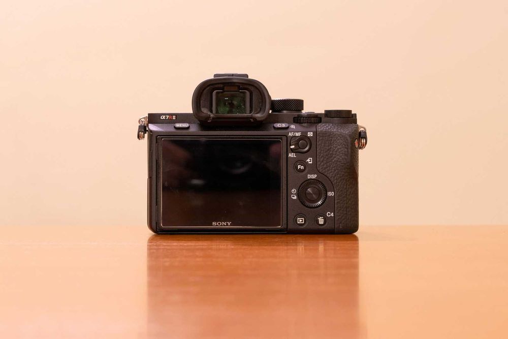 SONY A7R2 - como nova e sem marcas de uso
