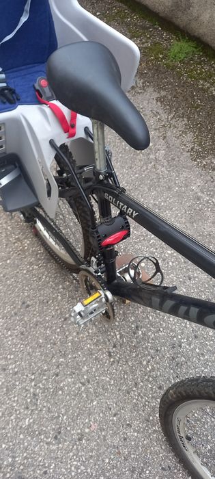 Cadeira e bicicleta