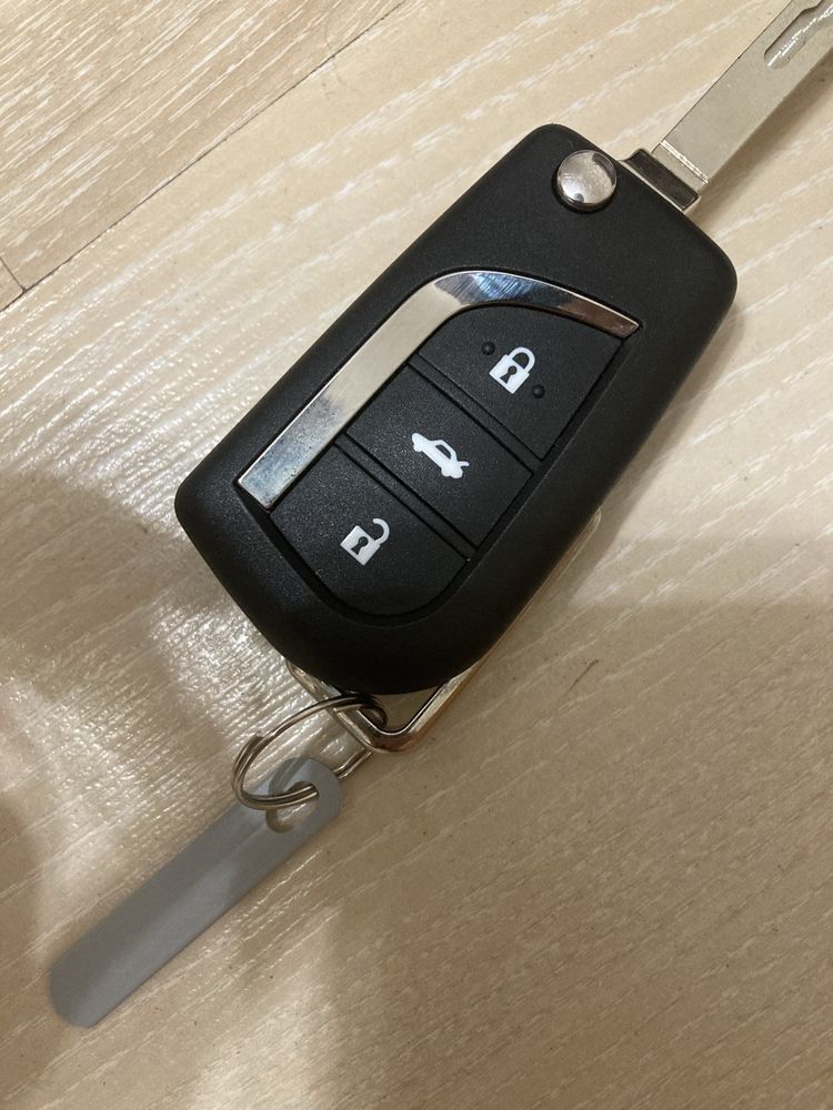 Ключ чіп Toyota Corolla 180 2017 оригінал