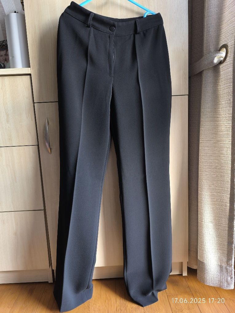 Czarne eleganckie spodnie szerokie migawki dzwony 34