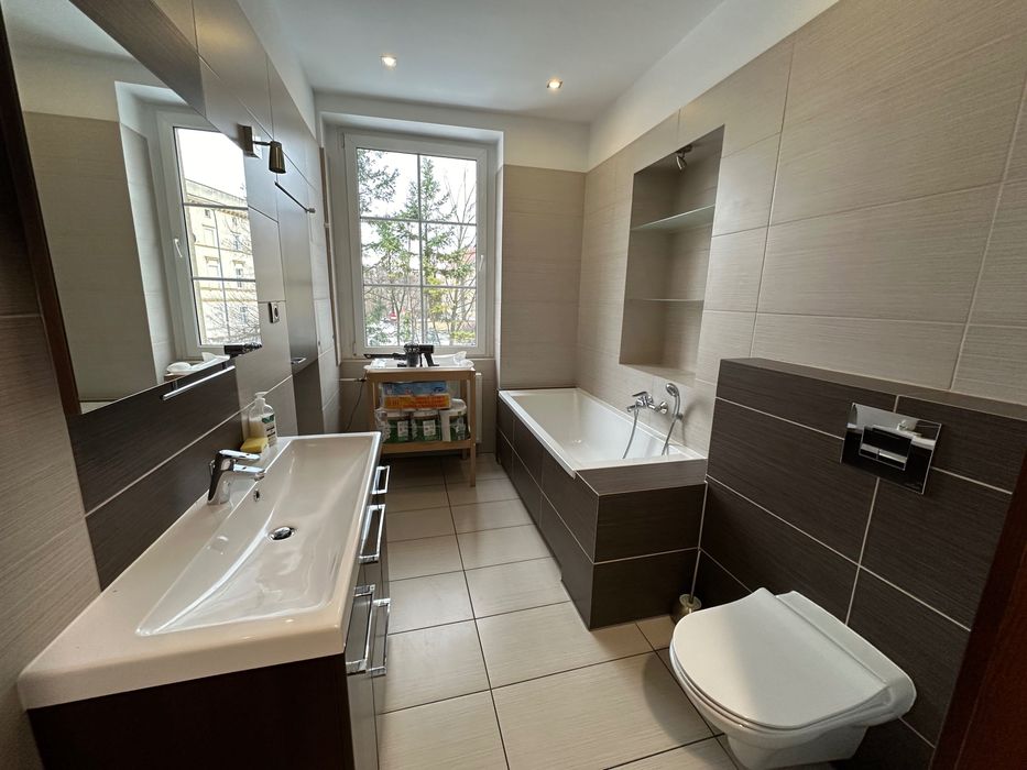 Do wynajęcia wyposażone Biuro - własny parking - 80 m2 - Centrum