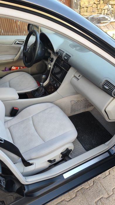 Mercedes c200  preta