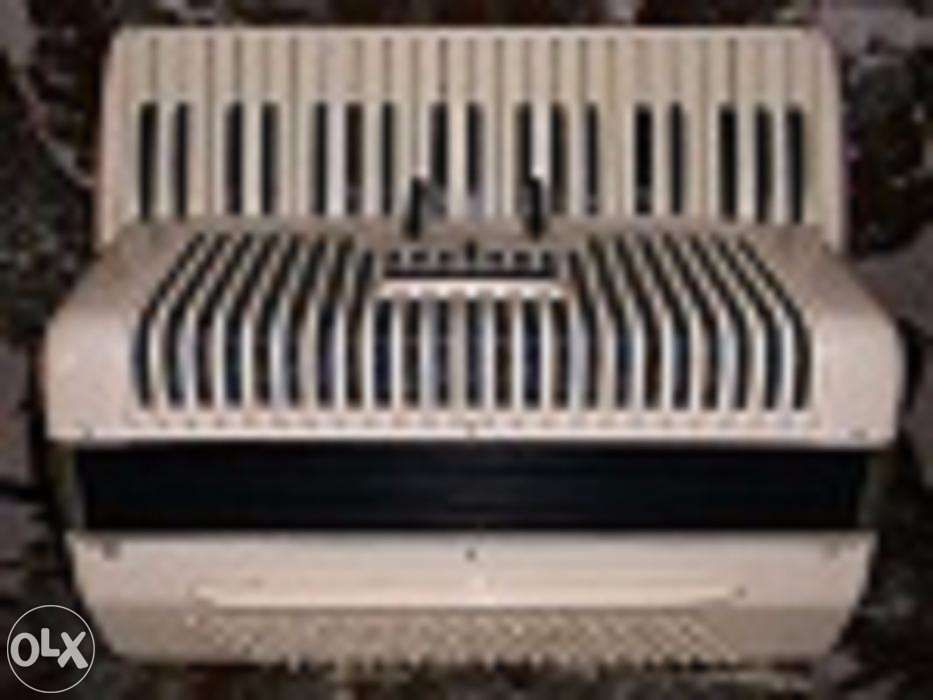 Sprzedam akordeon WURLITZER 120 b.