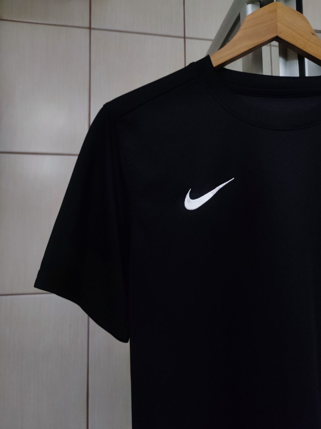 bluzka koszulka L sportowa Nike running czarna ciemna do biegania spor