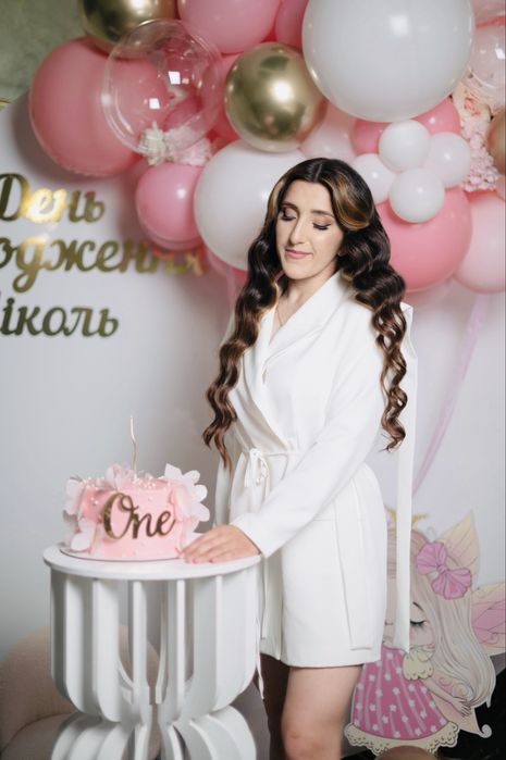 Сукня під пояс в білому кольорі.Одягала лише раз.Розмір s-m