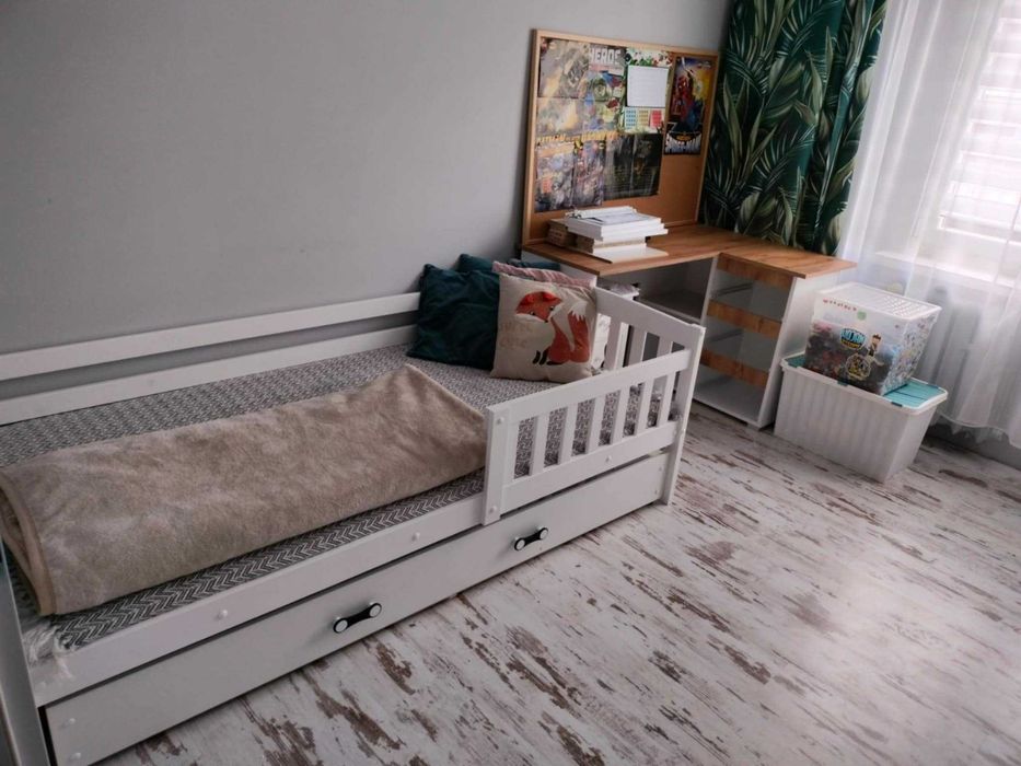 Drewniane łóżko wysuwane podwójne + materace 90x200