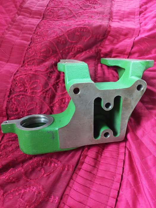 Суппорт John Deer R121913.