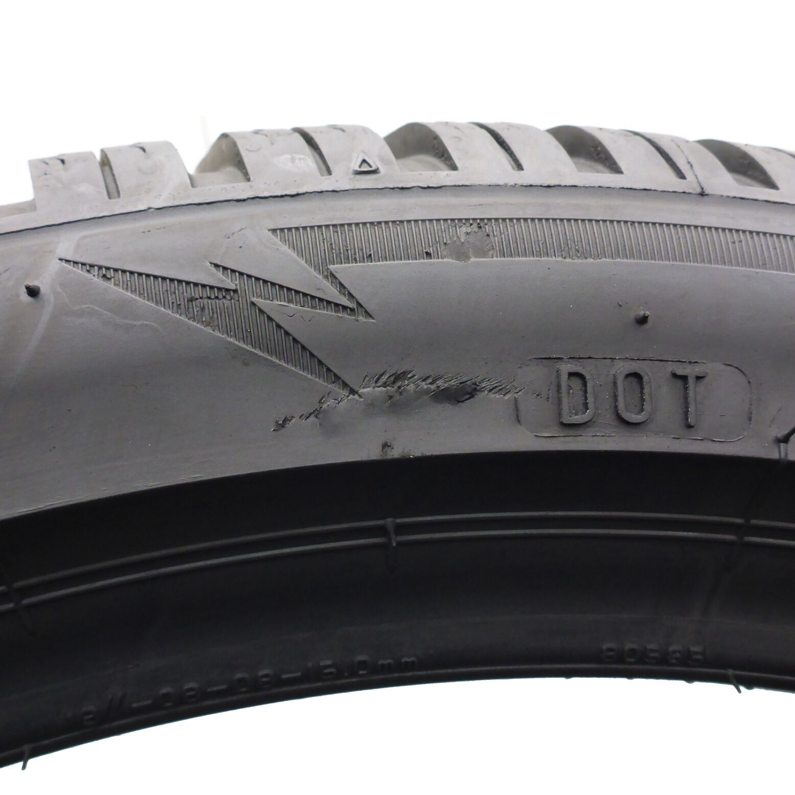Opony 235/40/19 Bridgestone 235/40R19 96V XL Lm005 Zimowe 2024 7-7,2mm