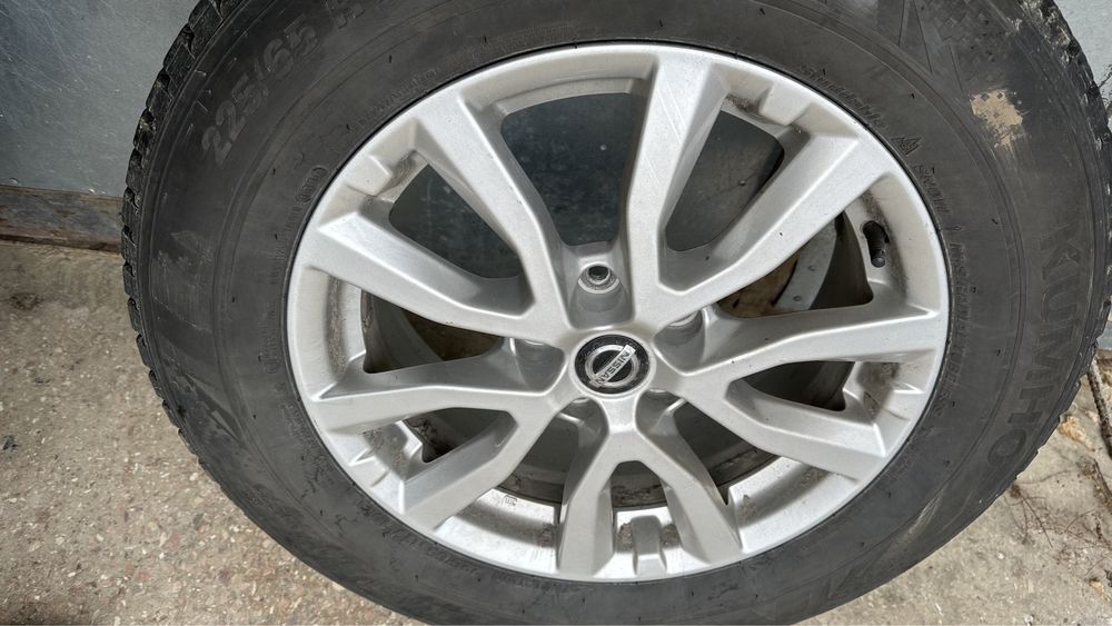 Колеса комплект зима 225/65/R17 Nissan