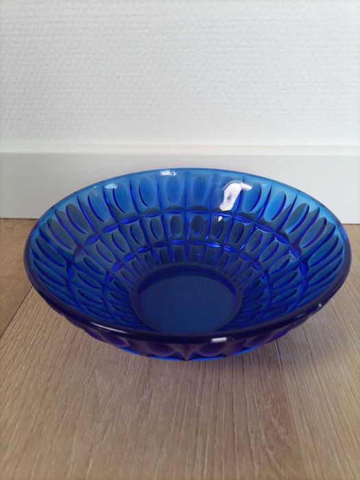 Komplet kobaltowych miseczek – 7 szt., szkło prasowane vintage