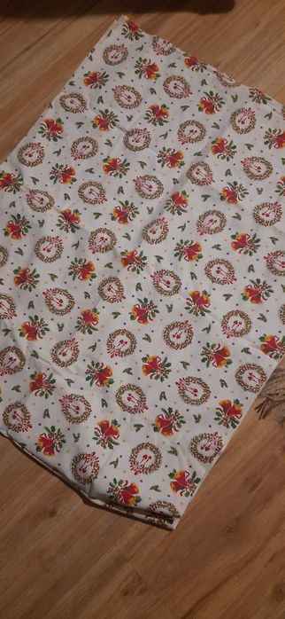 Piękny obrus świąteczny
