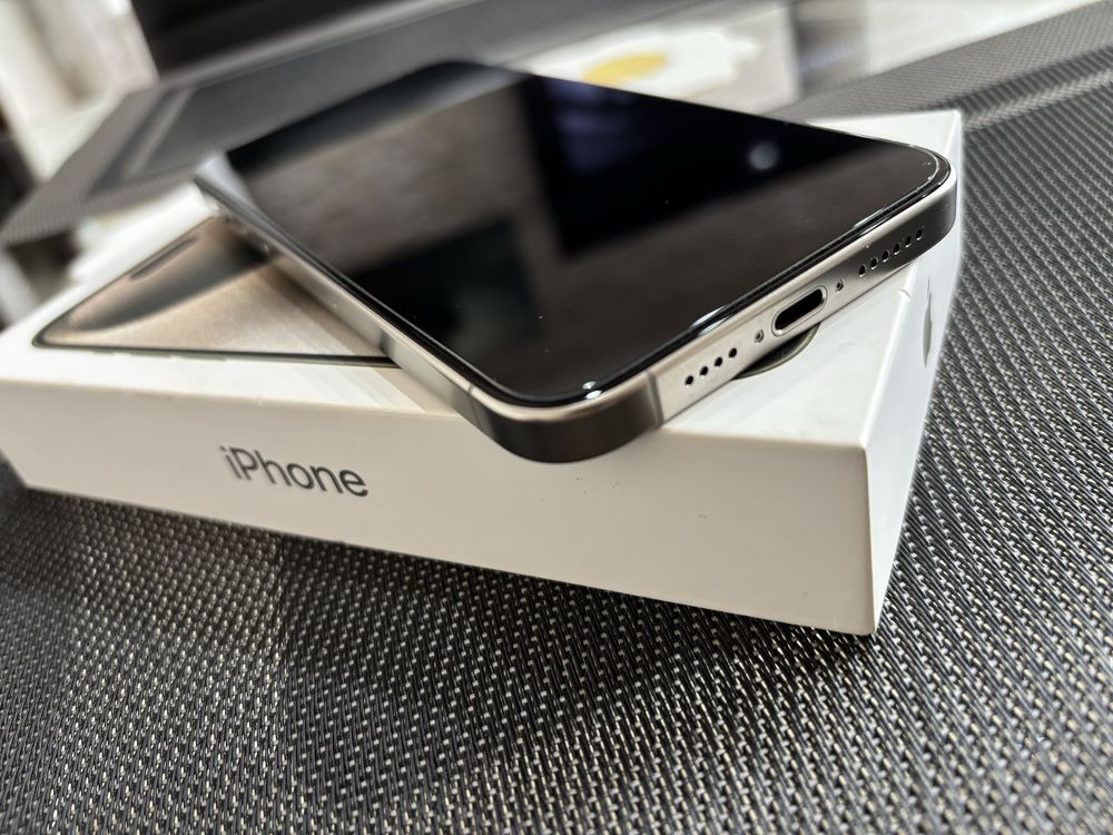 IPhone 15 Pro Max naturalny tytan