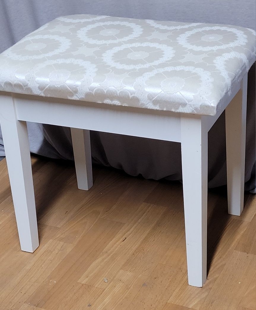 Stołek do toaletki biały stylowy drewniany siedzisko taboret