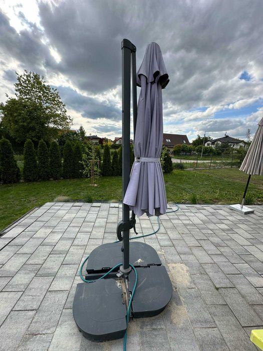 Parasol ogrodowy , uszkodzony