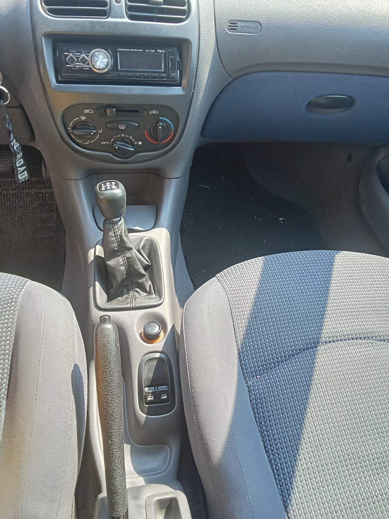 Peugeot 206 com 312978 km