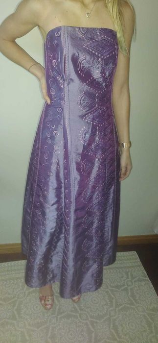 Vestido para cerimónia com echarpe