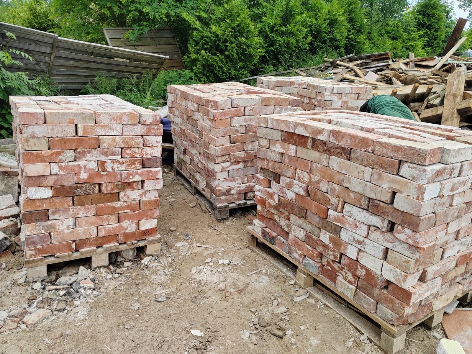 Cegła czerwona rozbiorkowa z budynków mieszkalnych, Poniemiecka cegła
