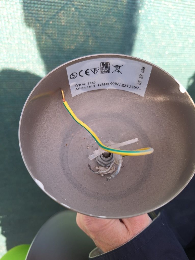Lampa wisząca metalowa ze szklanym kloszem