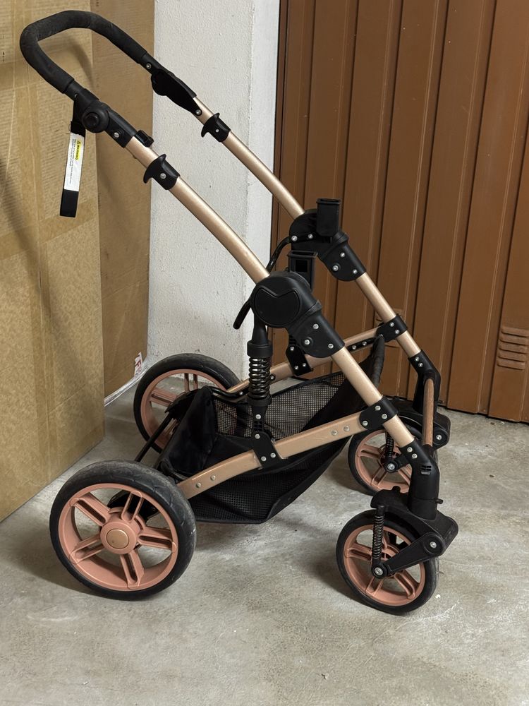 Carrinho Bebe com Alcofa e Ovo para automovel