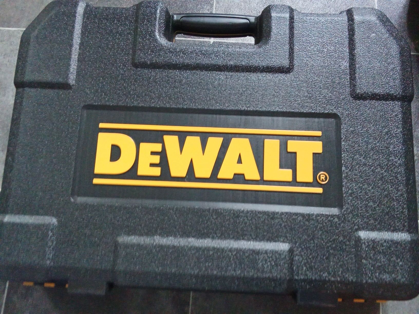 Klucze nasadowe profesjonalne DeWalt 1/4" 3/8" 1/2" zestaw walizka