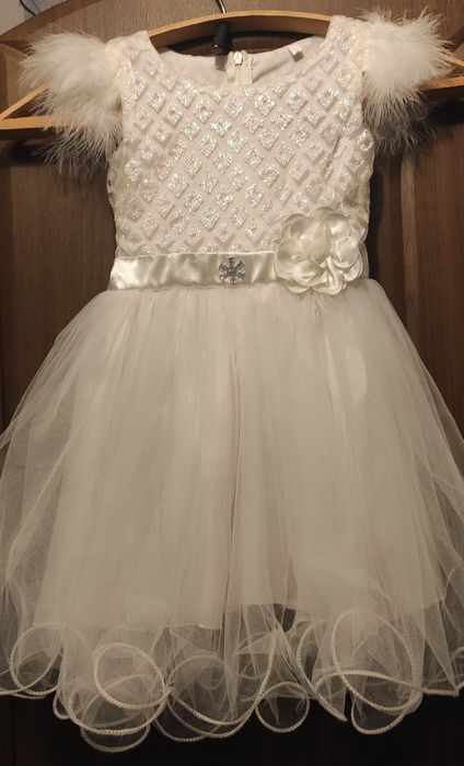 Святкова біла сукня для дівчинки