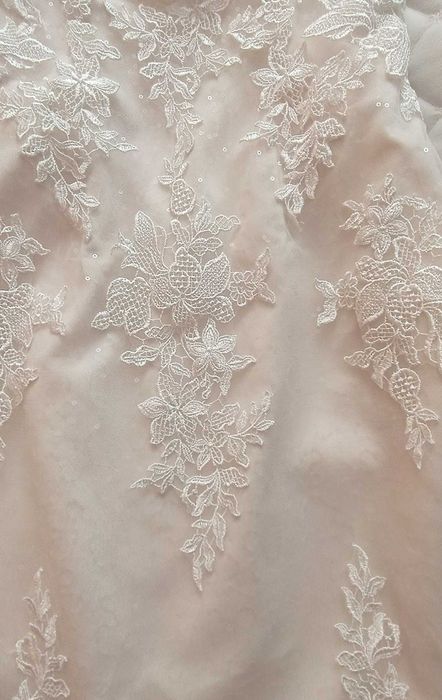 Klasyczna suknia ślubna Lillian West rozm.38