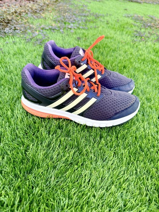 Sapatilhas Adidas tamanho 40