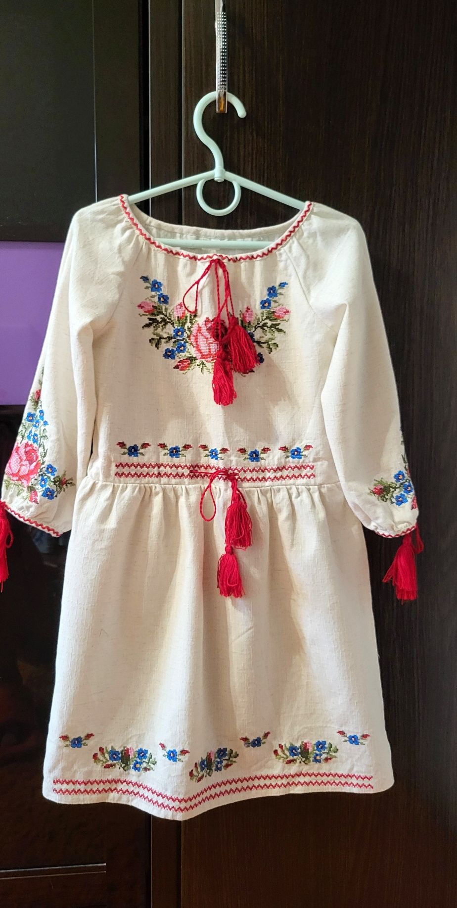 Продам сукню-вишиванку для дівчинки