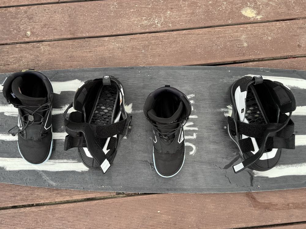 Wakeboard Wiązania liquid force 44-45