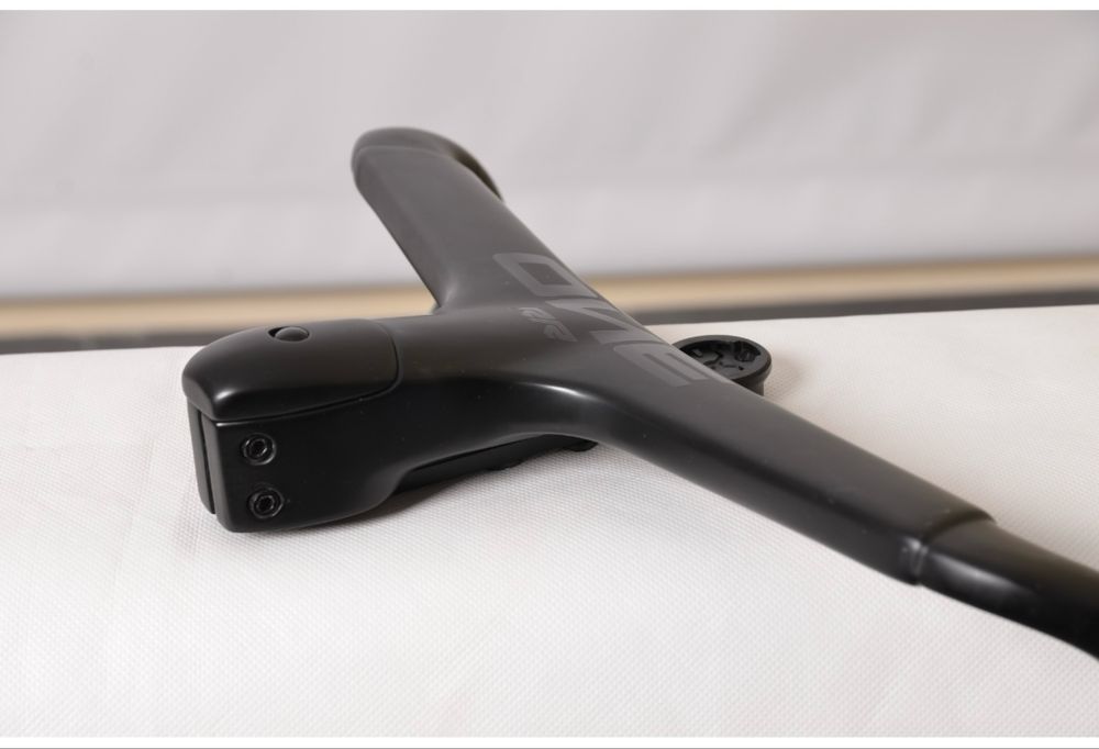 Kokpit, kierownica karbon ONE RR, szosowa, zintegrowana