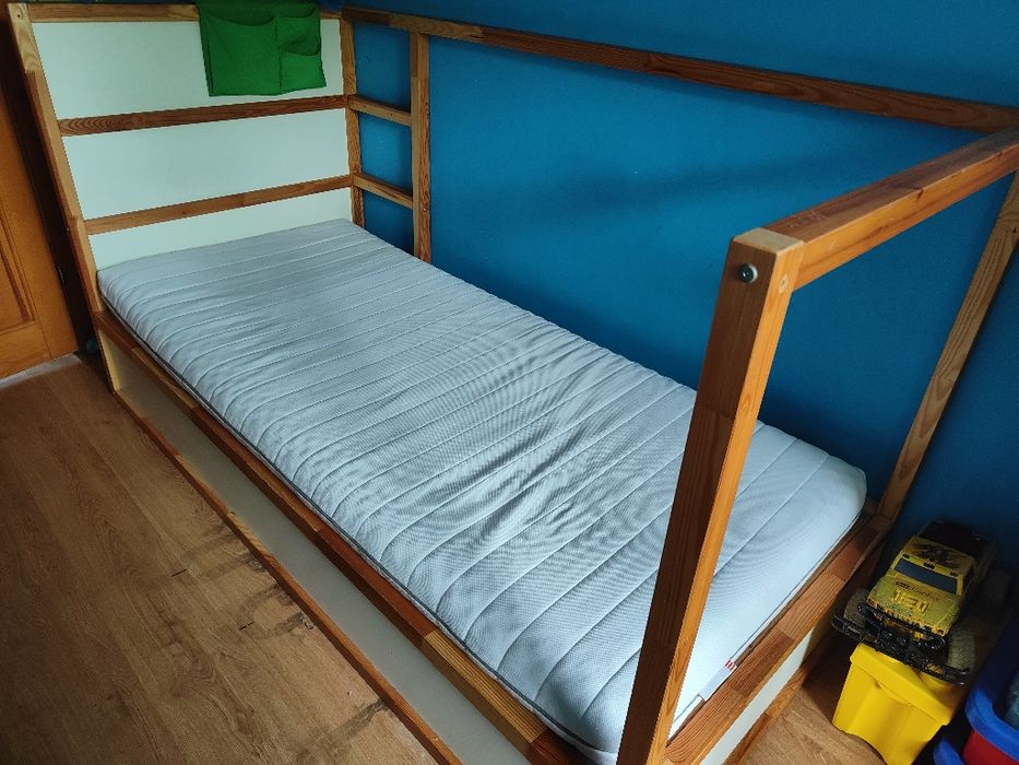 Łóżko Kura Ikea 2w1 Standard i piętrowe z materacem