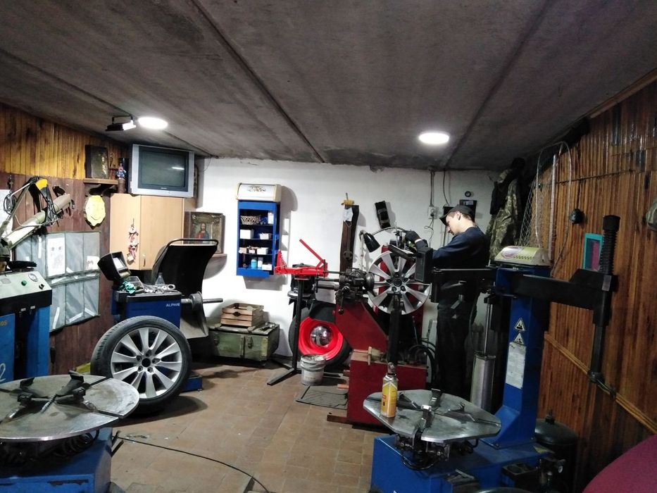 Продам шиномонтажне обладнання.