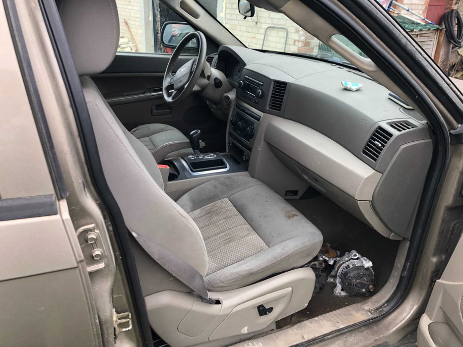 Jeep Grand Cherokee 4x4 LAREDO 2006r. 3.7 V6 Pb + LPG - uszkodzony