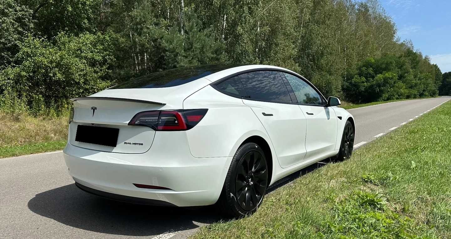 Tesla Model 3 Long Range 2021 року