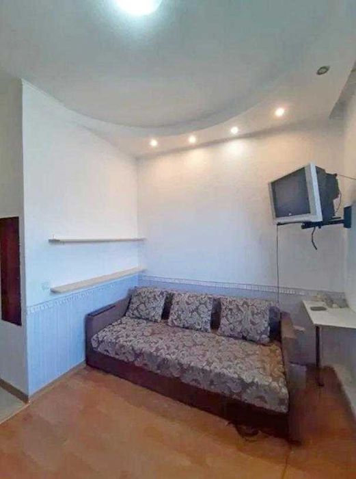 Продам гостинку рядом с метро Спортивная.