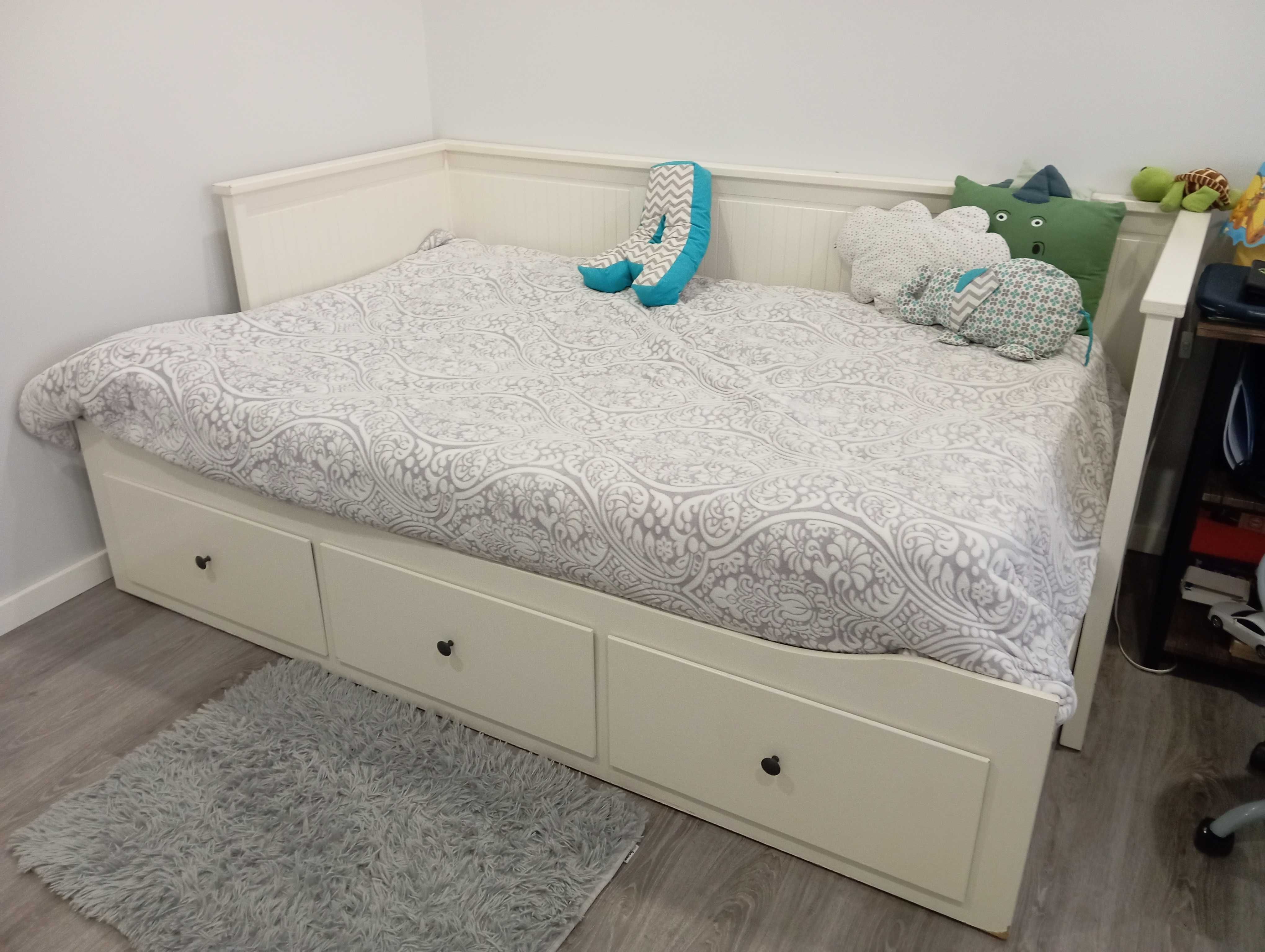 Cama de corpo e meio e colchão