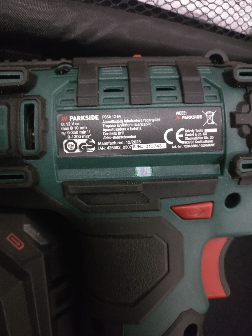 Aparafusadora PARKSIDE 12V com bateria e carregador e mala de transpor