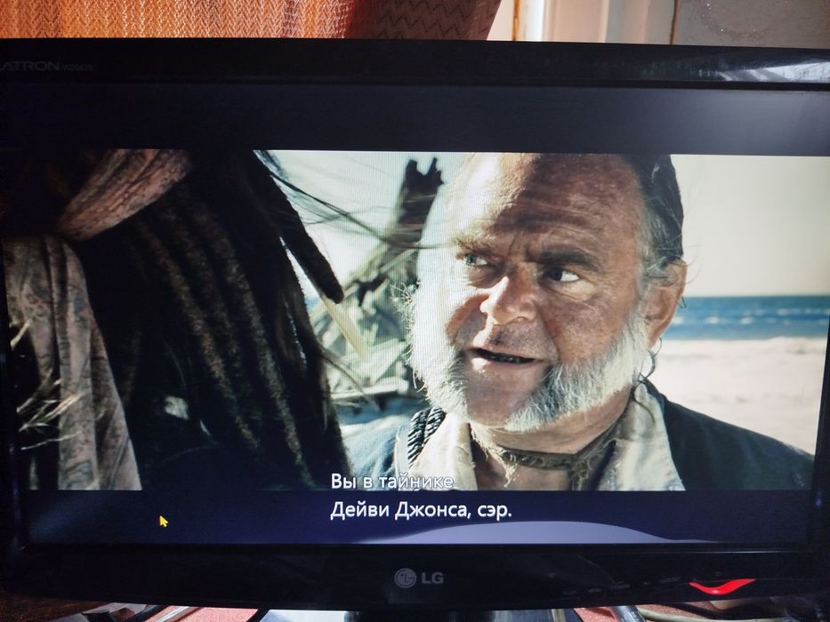 Монитор LG с дефектом