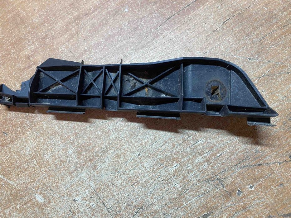 52535-05020  пепедні права направляюча пласмаса бампера Авенсіс Т25