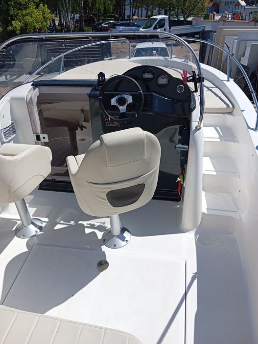 Sprzedam łódź motorowa + przyczepa