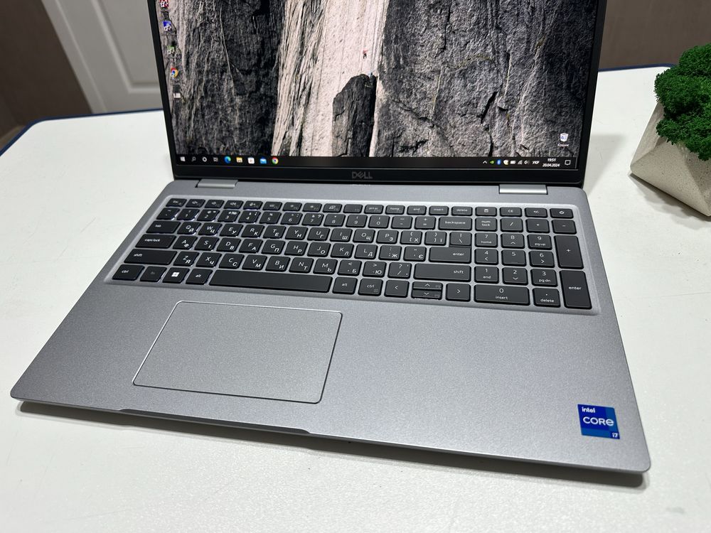 Dell5520 15,6"FHD IPS|i7-1185G7|16Gb|SSD512Gb|IrisXE+NVIDIA MX450|2022