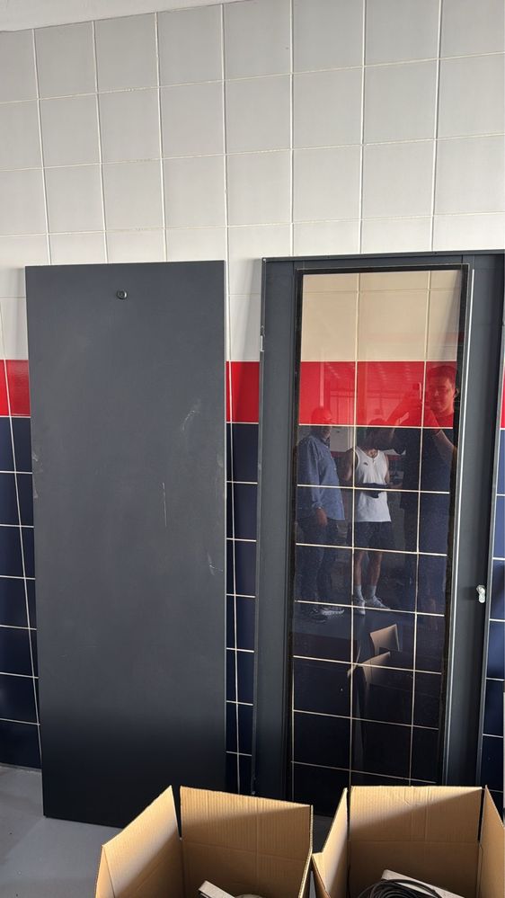 Bastidor informático com portas de 2m