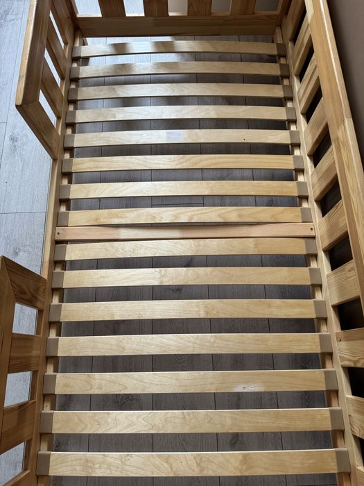 Łóżko dziecięce drewniane