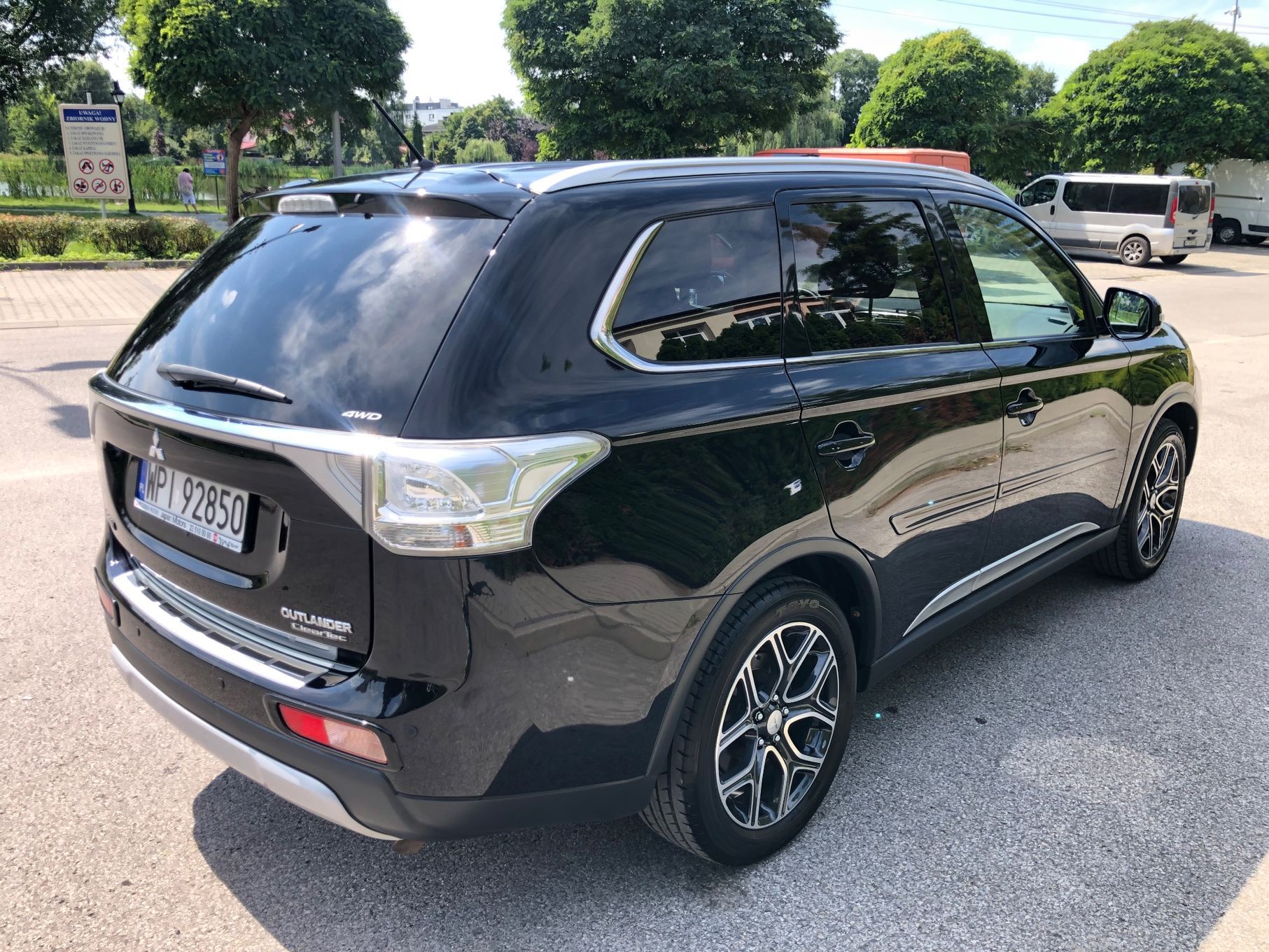 Mitsubishi Outlander Mitsubishi Outlander 2.0 Intense + Navi 4WD CVT