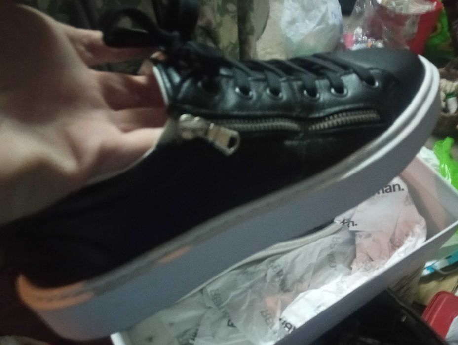 Sapatilhas preta e branca tamanho 41