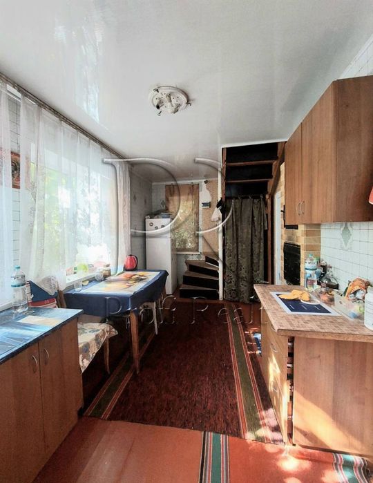 Продаж дачного будинку з ділянкою в с. Іванковичи